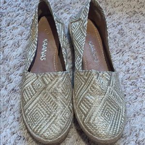 Woman’s Kaanas shoes